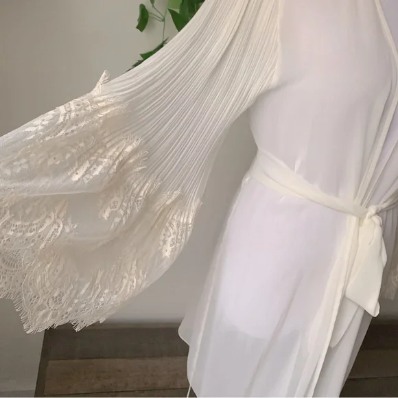 Rya Robe - Picture 3 of 6